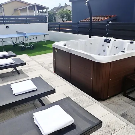 Apartman With Hot Tub Maslenica, Novigrad - 25462 Maslenica