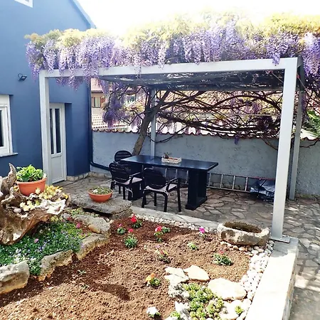 Apartamento With Hot Tub Maslenica, Novigrad - 25462 *