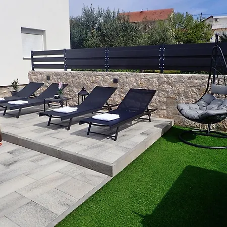 Apartman With Hot Tub Maslenica, Novigrad - 25462 *