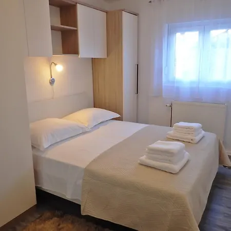 With Hot Tub Maslenica, Novigrad - 25462 Apartamento *