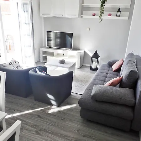 Apartman With Hot Tub Maslenica, Novigrad - 25462