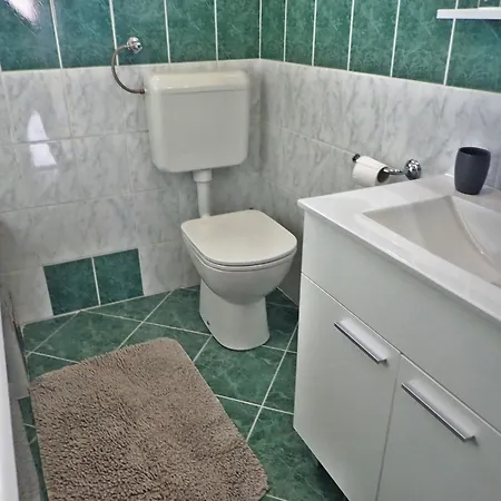 아파트 With Hot Tub Maslenica, Novigrad - 25462 마슬레니차