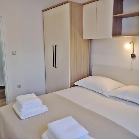 아파트 With Hot Tub Maslenica, Novigrad - 25462